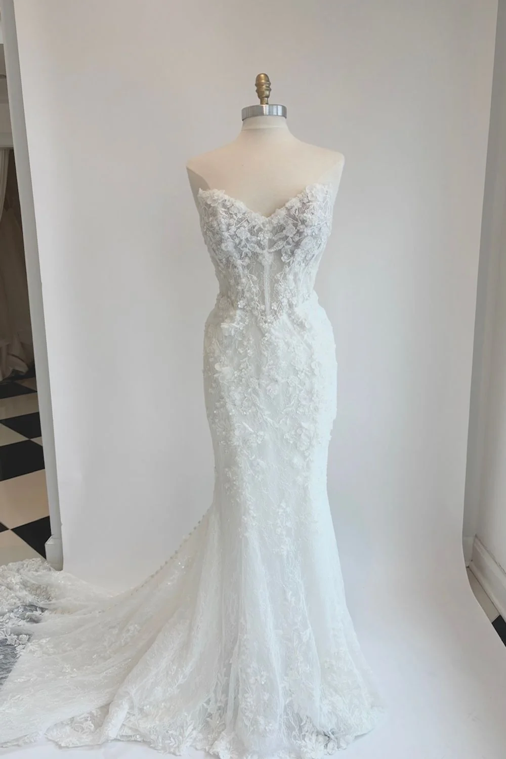 D4368 - Image 3