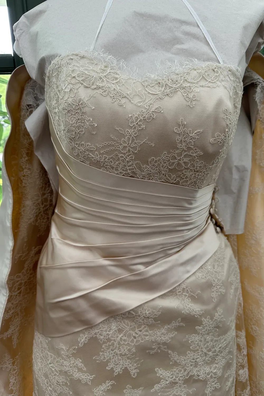 618 Fit and Flare Ivory Lace with Veil - Image 2
